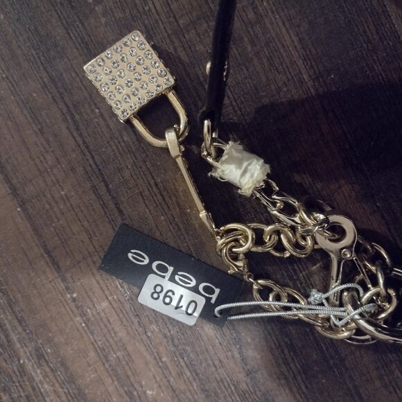 Womens Bebe purse in good condition retails new for over $100 - Picture 2 of 6